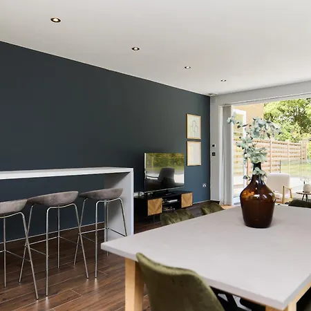 The Putney Hideaway - Modern And Elegant 3bdr Flat With Patio Appartamento Londra