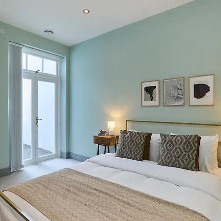 The Putney Hideaway - Modern And Elegant 3bdr Flat With Patio Appartamento Londra