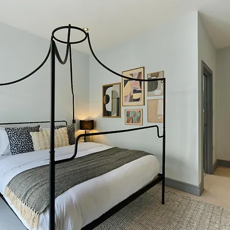The Putney Hideaway - Modern And Elegant 3bdr Flat With Patio * Londra