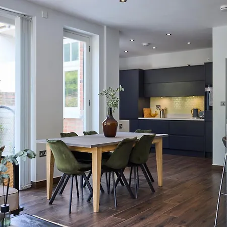 The Putney Hideaway - Modern And Elegant 3bdr Flat With Patio Appartamento Londra