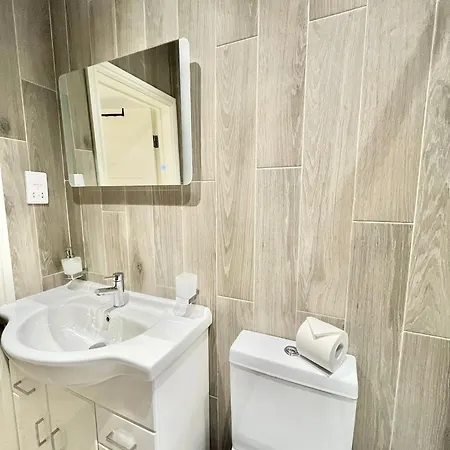 Modern Broadway -2 Mins To Tube & Well-equipped Apartman