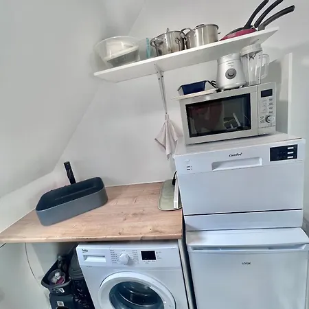 Homestay Stylish Refurbished London - Family, Friends & Business Travellers Retreat Near Wimbledon, Sleeps 6, Free Street Parking Morden (Greater London)