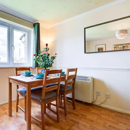 Apartment Dalton Plaza London