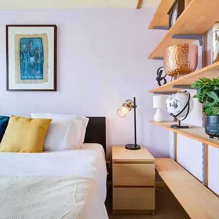 Apartment Dalton Plaza London