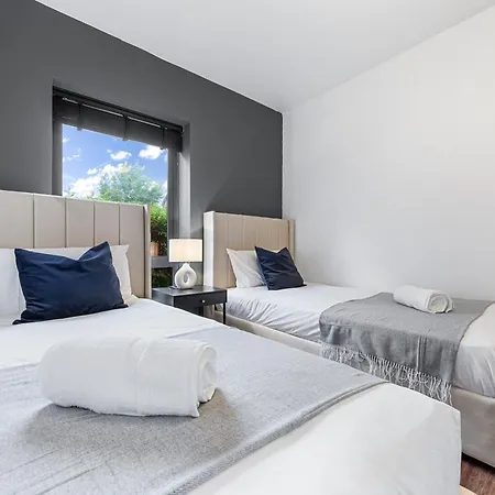 Modern 2 Bedroom In Uxbridge Free Parking Apartment