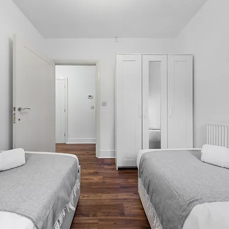 Modern 2 Bedroom In Uxbridge Free Parking