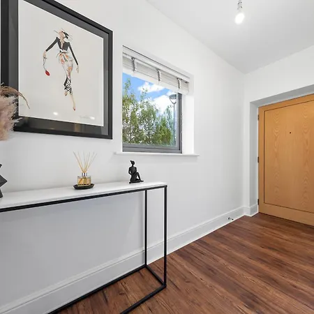 Modern 2 Bedroom In Uxbridge Free Parking Apartment *