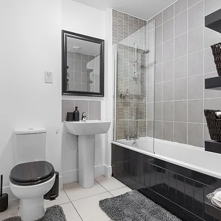 Apartment Modern 2 Bedroom In Uxbridge Free Parking