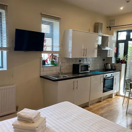 Lyall 3* London