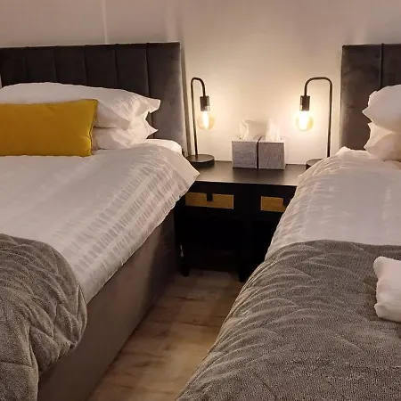 The Quarters - Pioneer * London