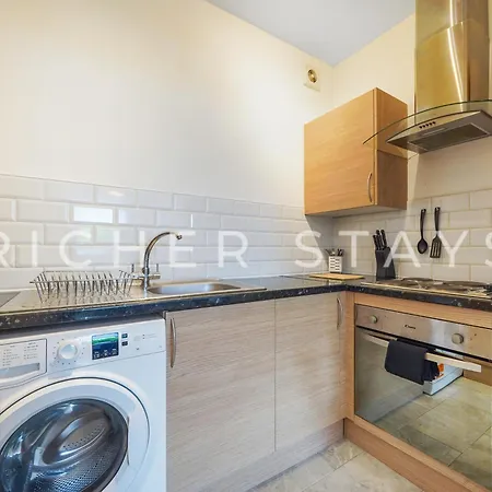 Stylish Canary Wharf Apt, Corporates And Tourists Apartment