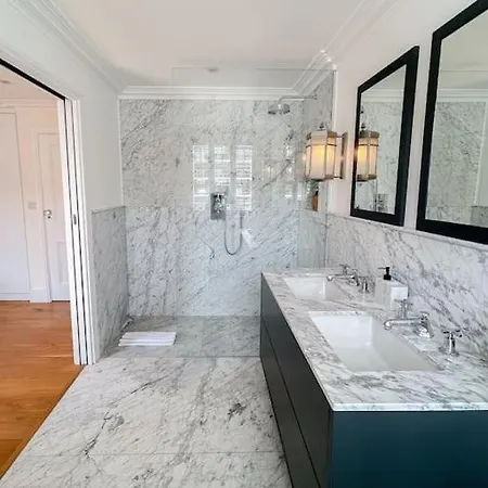 Apartment Upscale In A Prestigious Area London