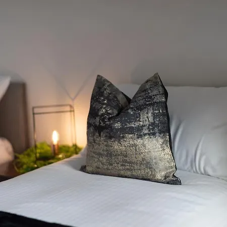 Apartment Runway Retreat, Close To London Heathrow