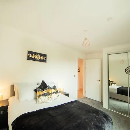 Runway Retreat, Close To London Heathrow *