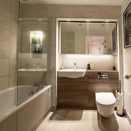 Apartment Runway Retreat, Close To London Heathrow West Drayton (Middlesex)