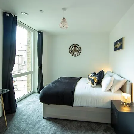 Apartment Runway Retreat, Close To London Heathrow