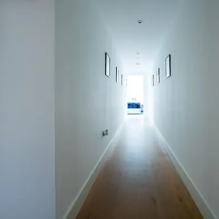 Apartment Runway Retreat, Close To London Heathrow
