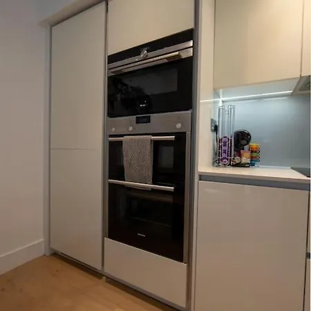 Apartment Runway Retreat, Close To London Heathrow West Drayton (Middlesex)