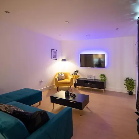 Runway Retreat, Close To London Heathrow