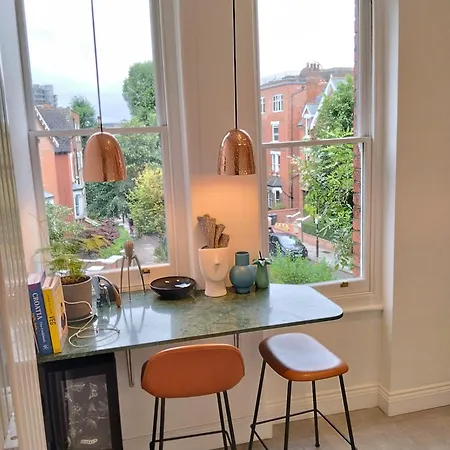 Cosy Oasis With A View Londyn
