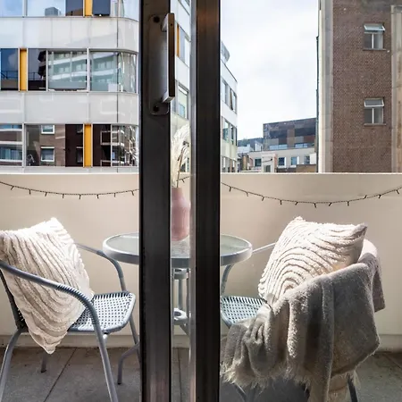 Fitzrovia - 1br With Balcony Near Soho - Cityapartmentstay Daire Londra