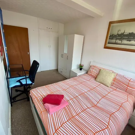דירה Cosy 3 Bed Apt, Old Truman Brewery! Brick Lane, London, E1 לונדון
