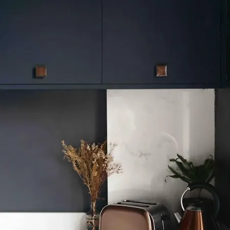 Alba's Den - A Creative Sanctuary In Nw10 *