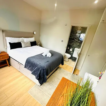 Casa de hóspedes Ensuite Ii Great Location Close To Eye