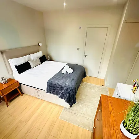 Casa de hóspedes Ensuite Ii Great Location Close To Eye *