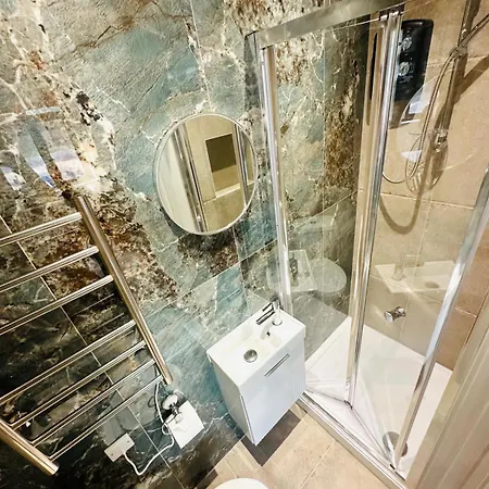 Casa de hóspedes Ensuite Ii Great Location Close To Eye *