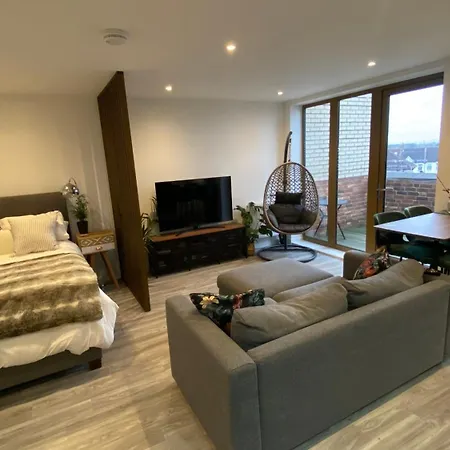 Luxe: Stylish Apartment