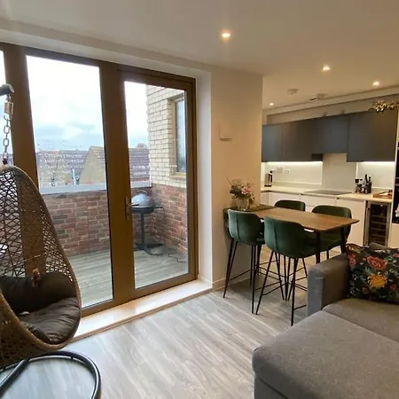 Luxe: Stylish Apartment