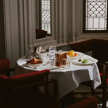 At Sloane Hotel 5*