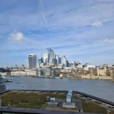 3 Million Pound Luxury Large Tower Bridge Direct Views Sleeps 6 *