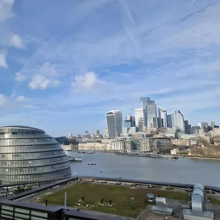 3 Million Pound Luxury Large Tower Bridge Direct Views Sleeps 6 Apartment *