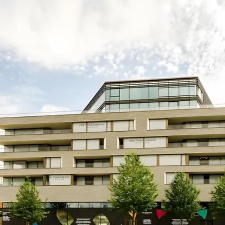 3 Million Pound Luxury Large Tower Bridge Direct Views Sleeps 6 Apartment