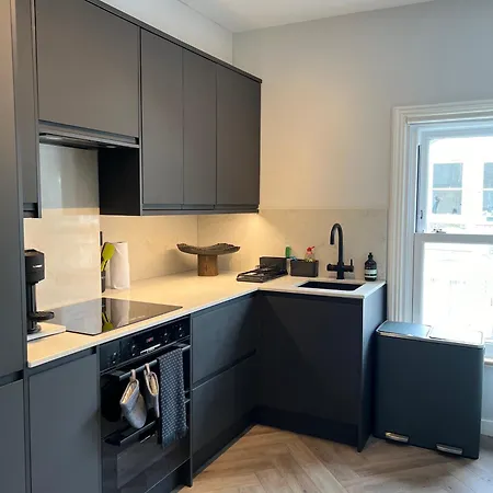 Convenient Clapham Junction Flat * London