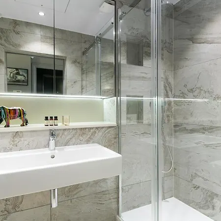 Urban Chic - Broad Court * Londra