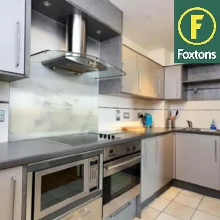 2 Bedroom Flat In Vauxhall Apartment *