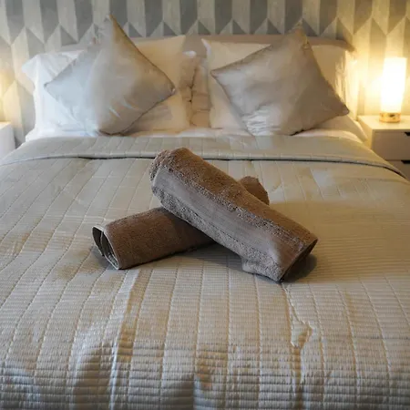 Lux 5 Bed Sleeps 11, 10 Mins From Wembley Stadium, Jacuzzi And Steam Shower