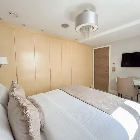 Apartment Elegant And Spacious In Prime