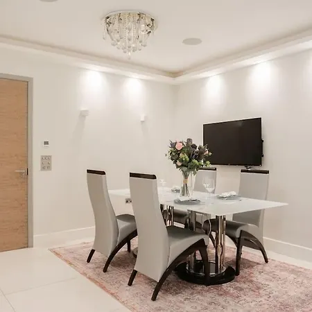 Elegant And Spacious In Prime