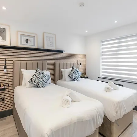 Urban Simplicity Twin Bed With Kitchenette * Londra