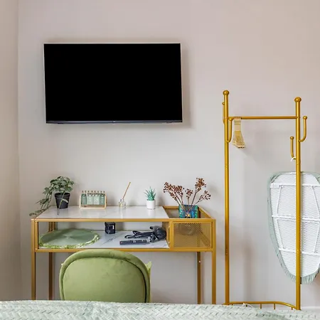 Urban Oasis Modern Minimalist Daire *