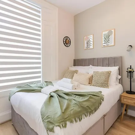 דירה Bright And Airy With Minimalist Charm *