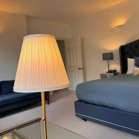 Charming 3 Bed Luxury Flat In Apartment London