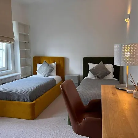 Charming 3 Bed Luxury Flat In London