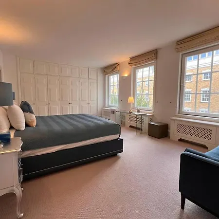 Charming 3 Bed Luxury Flat In Apartment *