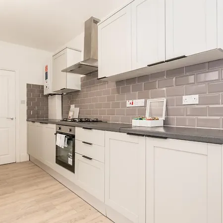 Stylish Newly Renovated Large With Garden Pass The Keys Holiday home *
