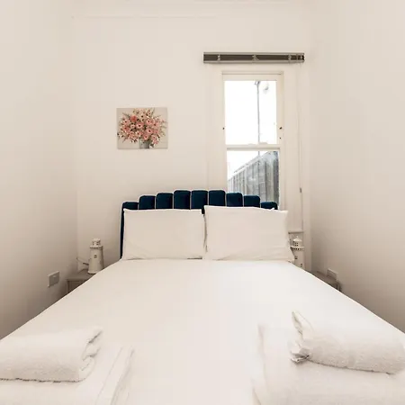 Stylish Newly Renovated Large With Garden Pass The Keys